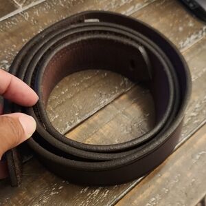 Duluth Trading Co Buckle-less Leather Belt Black Men's Size 48 Made In USA 61024